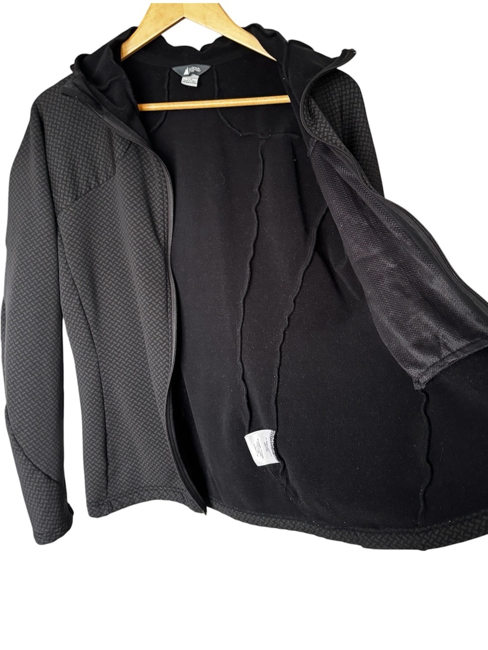 MEC Mountain Co-op | Black grid-patterned fleece fabric Zip Hoodie - Woman’s L - Picture 8 of 11